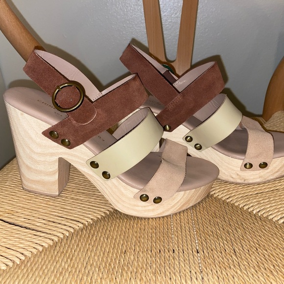 Chinese Laundry Flower platform - Picture 3 of 3